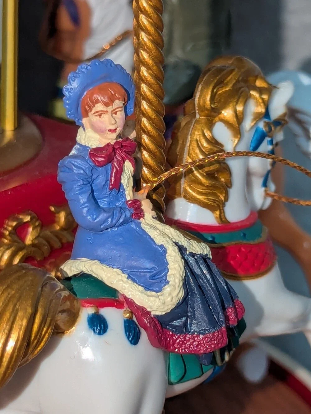 VTG 1996 Mr. Christmas Holiday Go Round Animated Musical Carousel Works